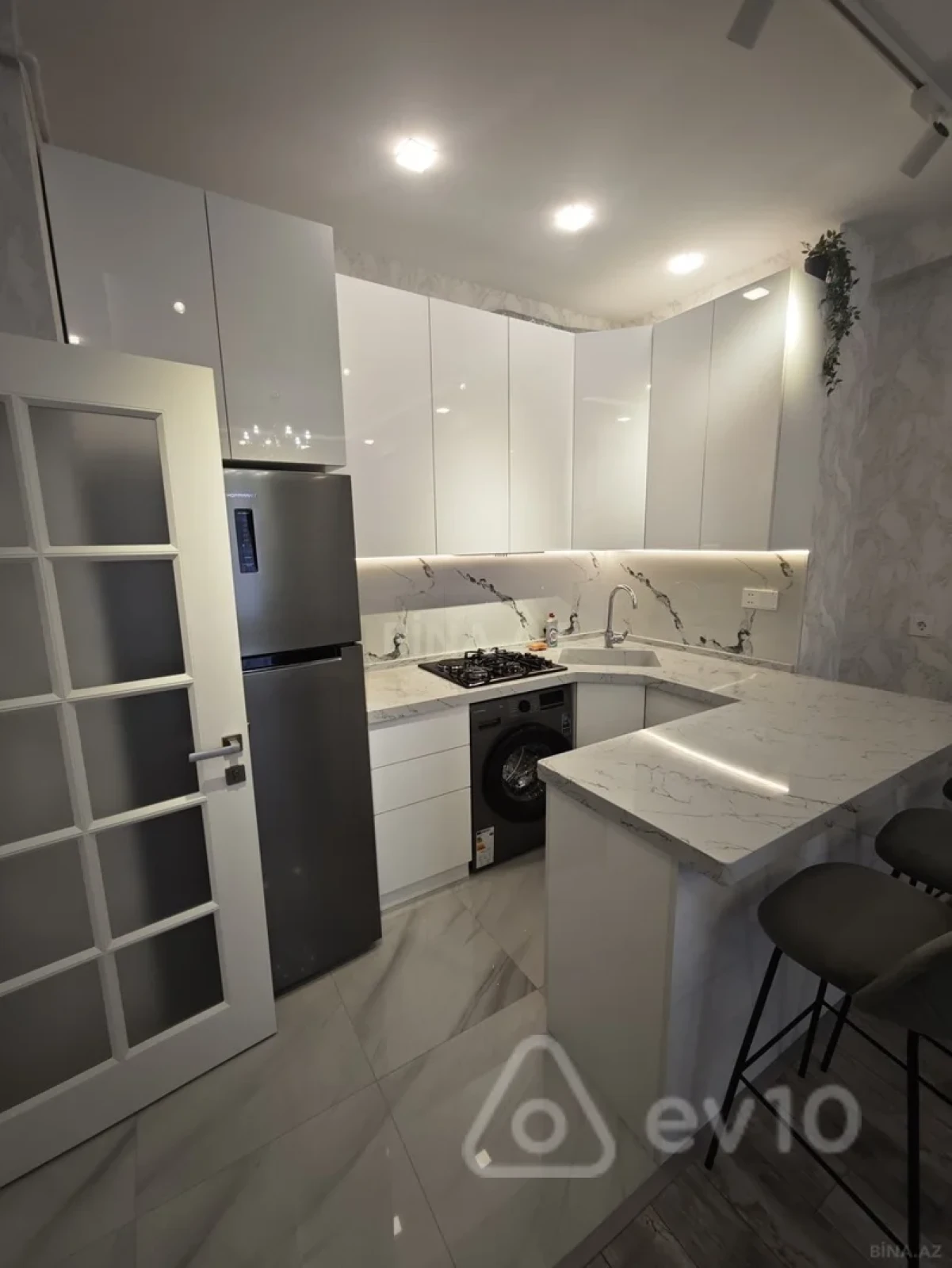 Kirayə verilir 2 otaqlı yeni tikili 70 m²