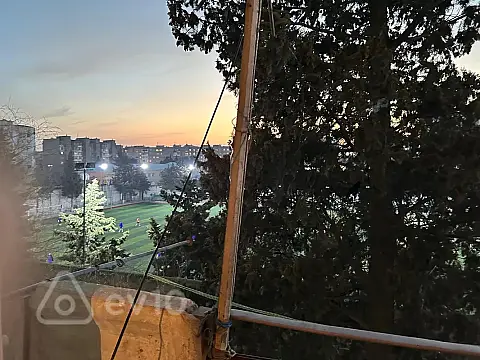 Satılır 2 otaqlı köhnə tikili 60 m²