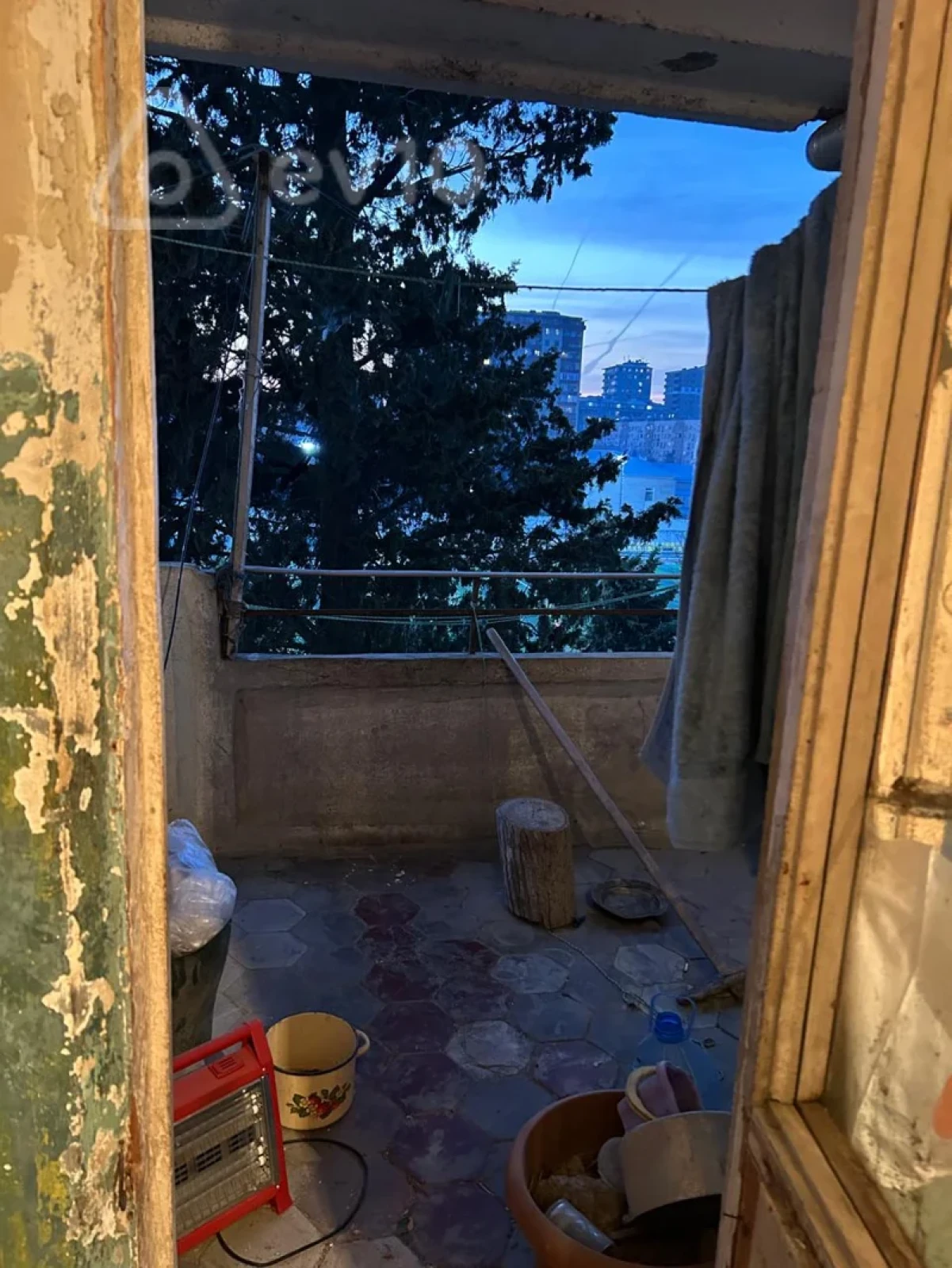 Satılır 2 otaqlı köhnə tikili 60 m²