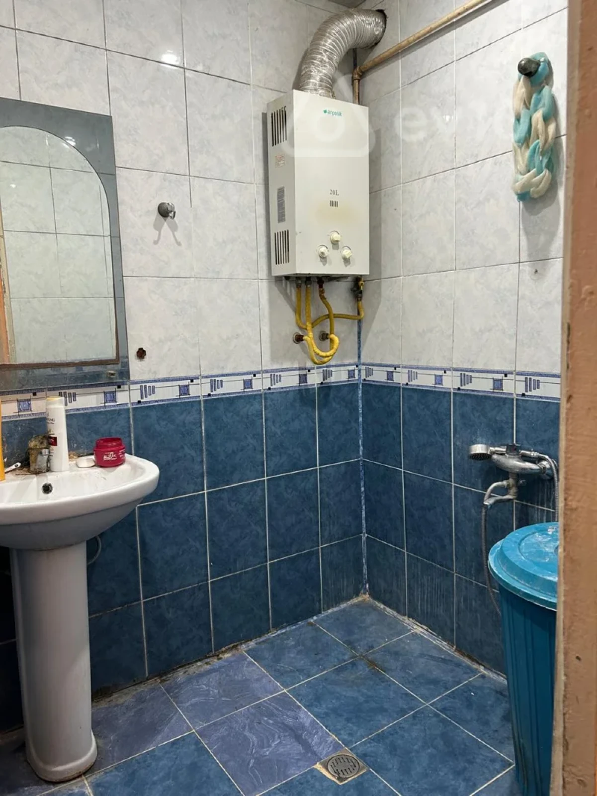 Satılır 2 otaqlı köhnə tikili 60 m²
