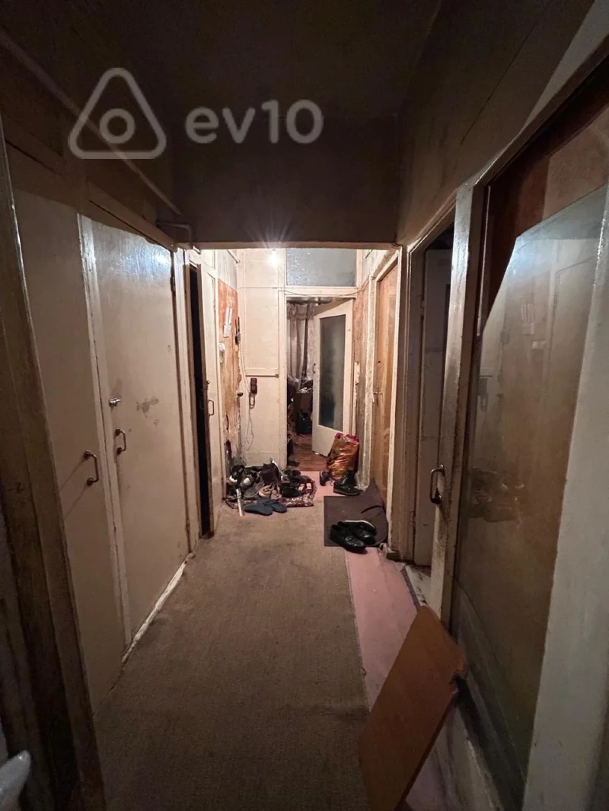 Satılır 2 otaqlı köhnə tikili 60 m²