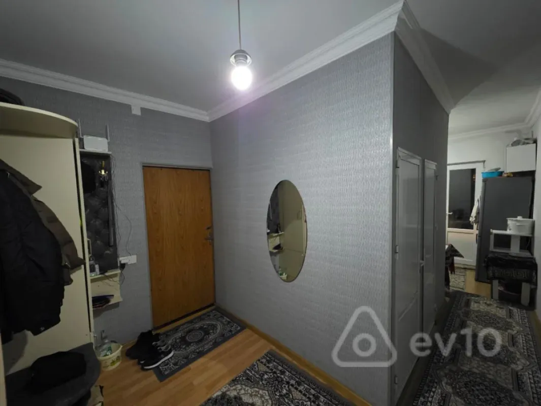 Satılır 4 otaqlı köhnə tikili 87 m²