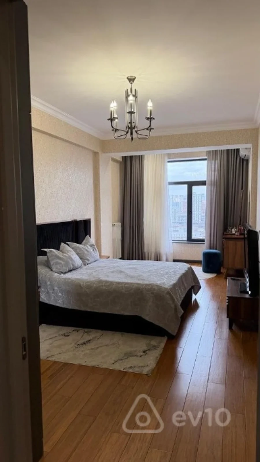 Kirayə verilir 3 otaqlı yeni tikili 126 m²