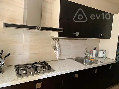 Kirayə verilir 2 otaqlı yeni tikili 95 m²