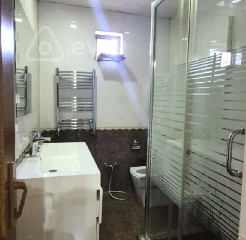 Kirayə verilir 2 otaqlı yeni tikili 85 m²