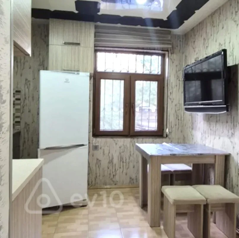 Kirayə verilir 2 otaqlı yeni tikili 85 m²