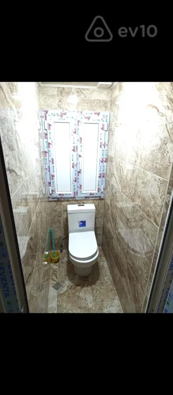 Kirayə verilir 2 otaqlı köhnə tikili 60 m²