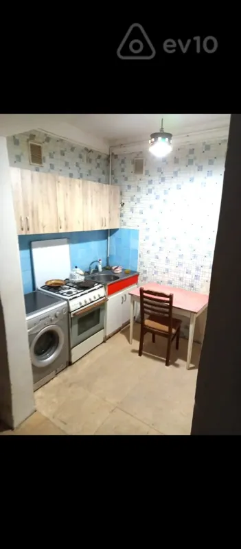 Kirayə verilir 2 otaqlı köhnə tikili 60 m²