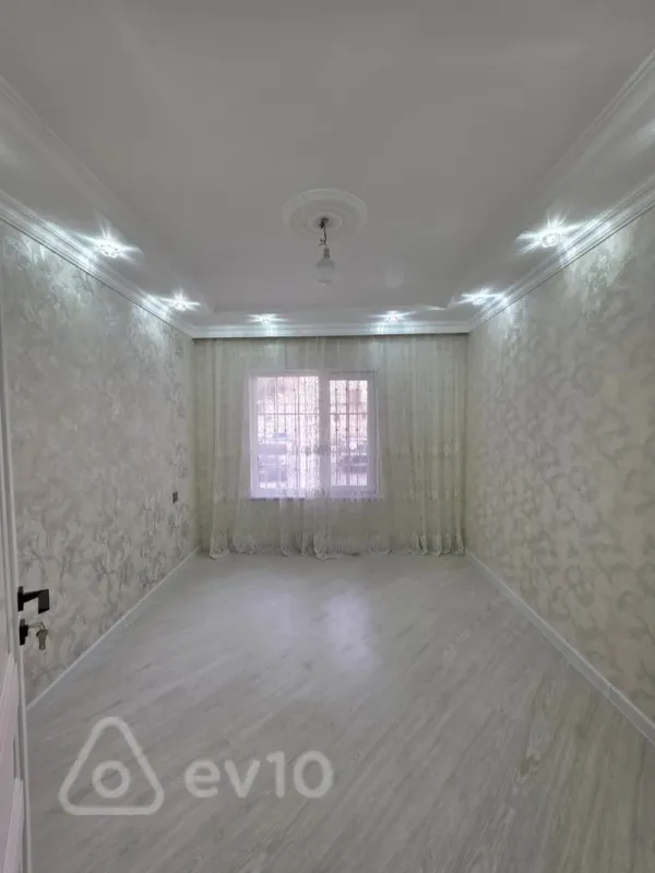 Satılır 2 otaqlı köhnə tikili 60 m²