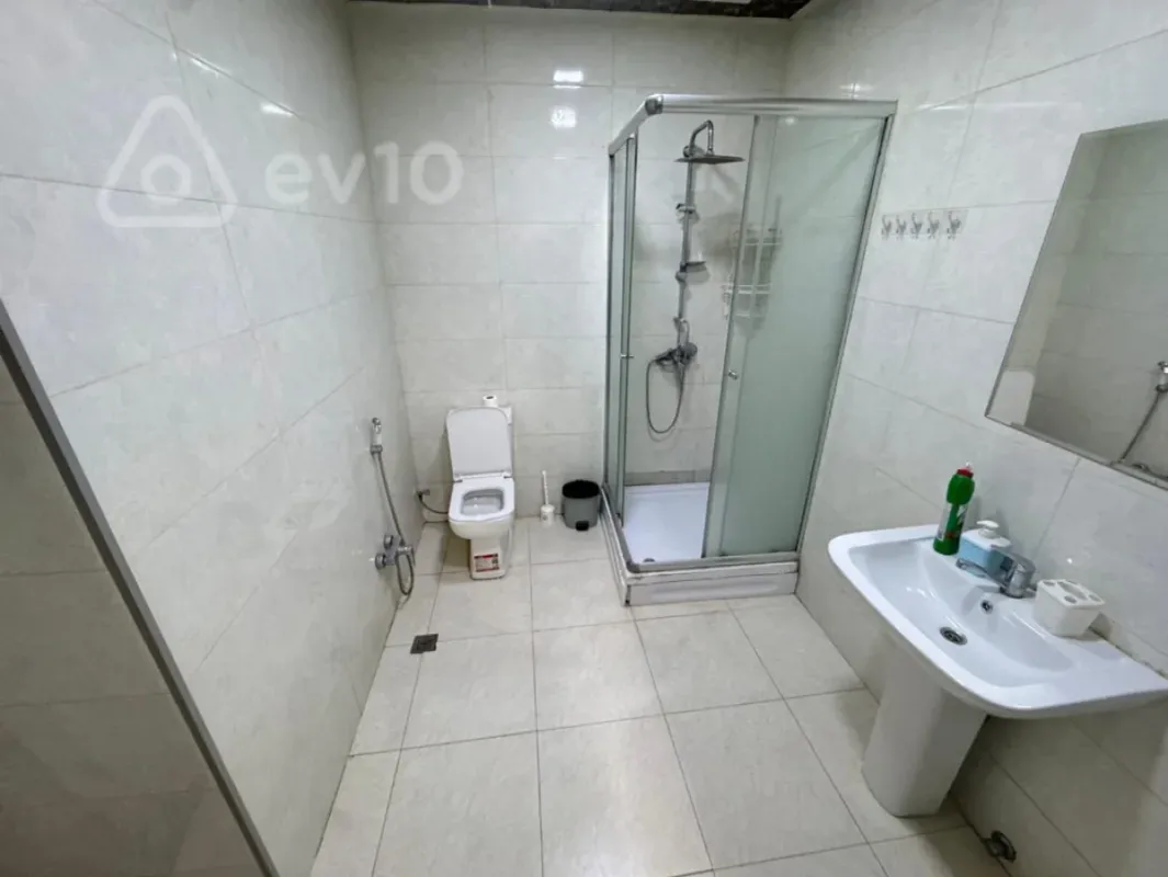 Kirayə verilir 2 otaqlı yeni tikili 78 m²