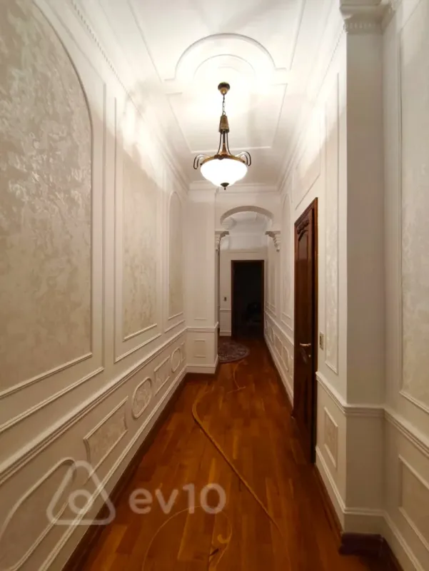 Kirayə verilir 4 otaqlı yeni tikili 200 m²