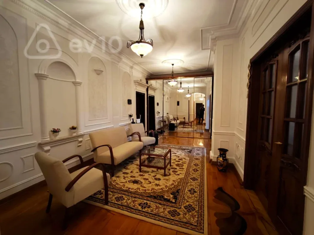 Kirayə verilir 4 otaqlı yeni tikili 200 m²