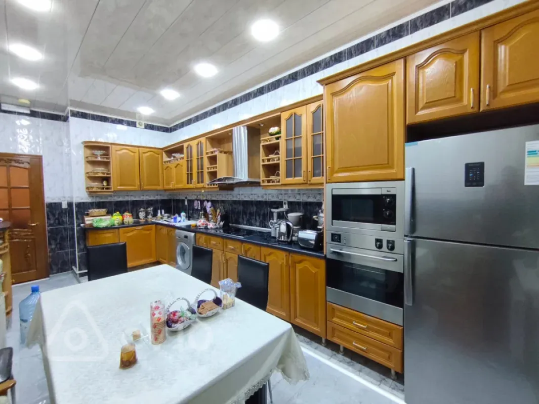 Kirayə verilir 4 otaqlı yeni tikili 200 m²