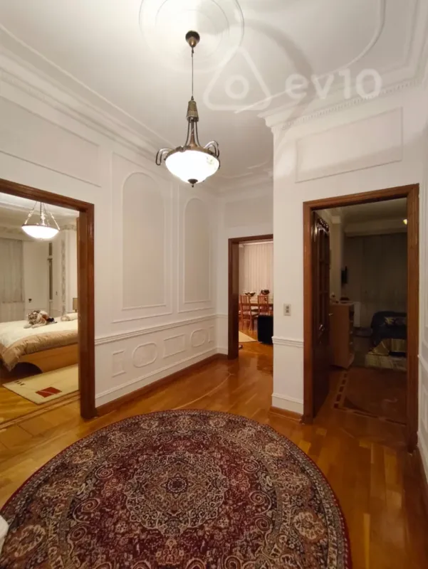 Kirayə verilir 4 otaqlı yeni tikili 200 m²