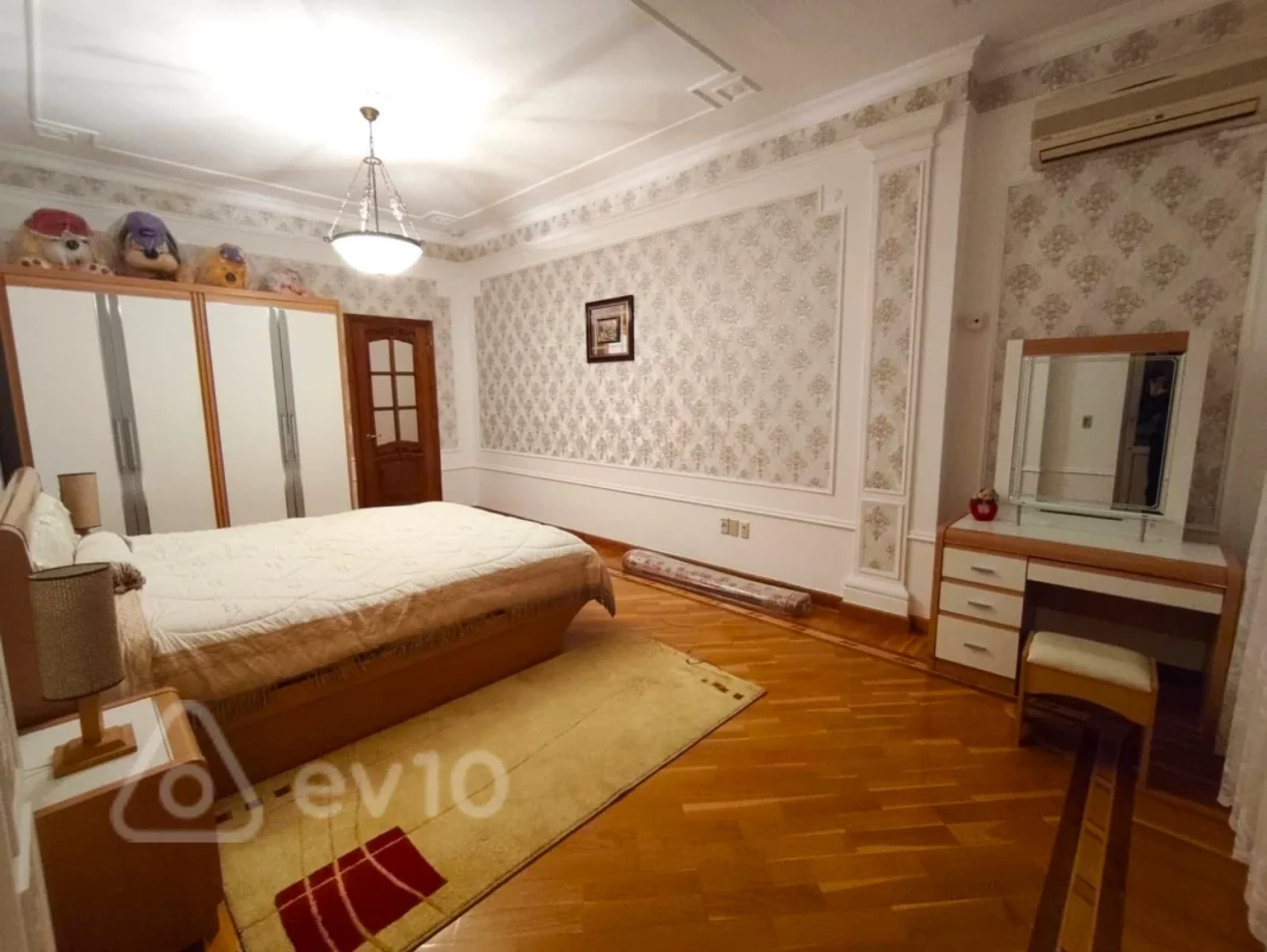 Kirayə verilir 4 otaqlı yeni tikili 200 m²