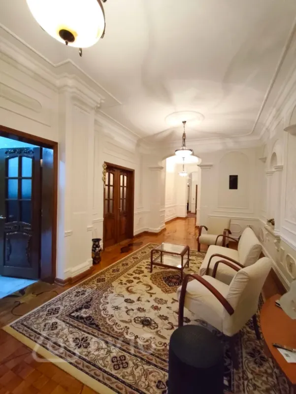 Kirayə verilir 4 otaqlı yeni tikili 200 m²