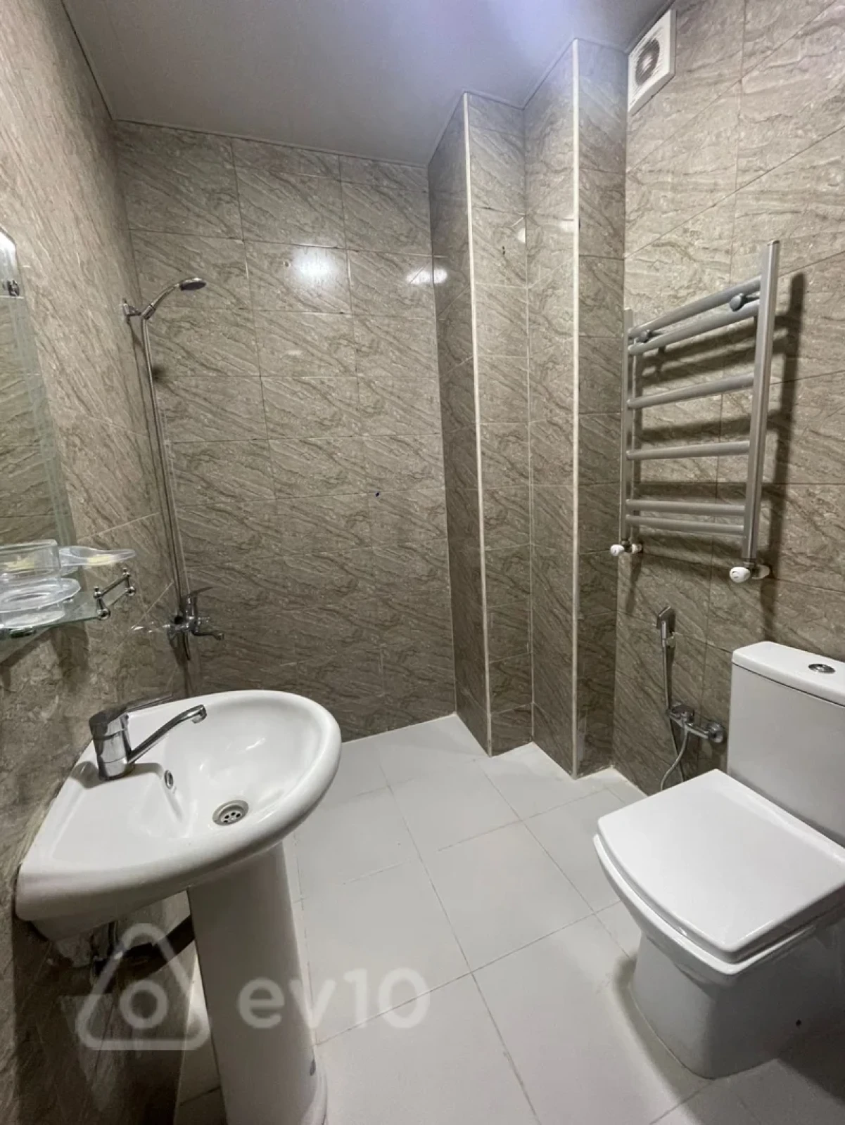 Kirayə verilir 2 otaqlı yeni tikili 55 m²
