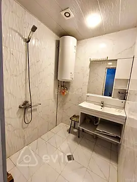 Kirayə verilir 2 otaqlı köhnə tikili 65 m²