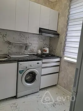 Kirayə verilir 2 otaqlı köhnə tikili 50 m²