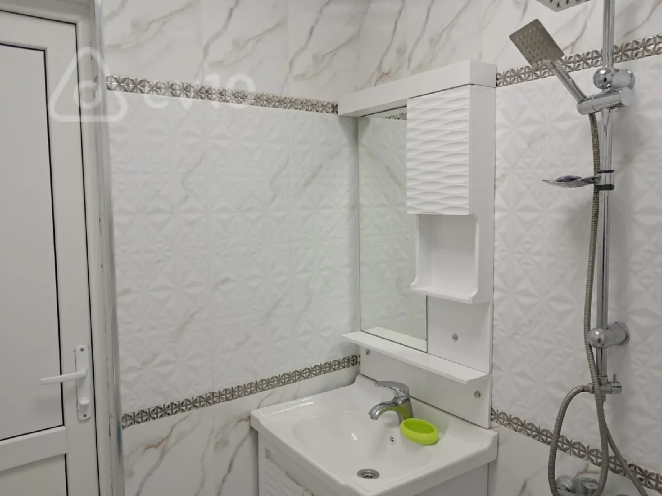 Kirayə verilir 2 otaqlı köhnə tikili 50 m²