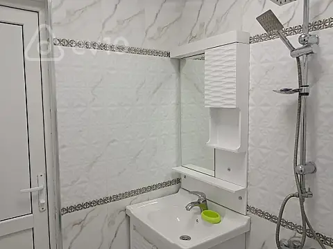 Kirayə verilir 2 otaqlı köhnə tikili 50 m²