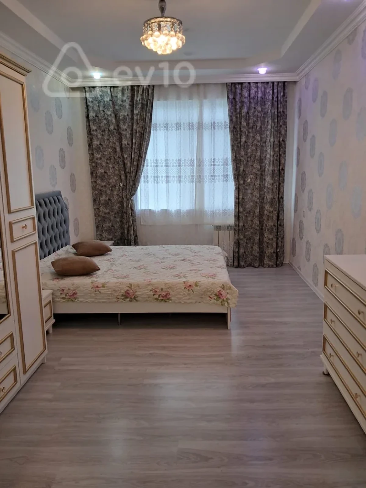 Kirayə verilir 2 otaqlı köhnə tikili 50 m²