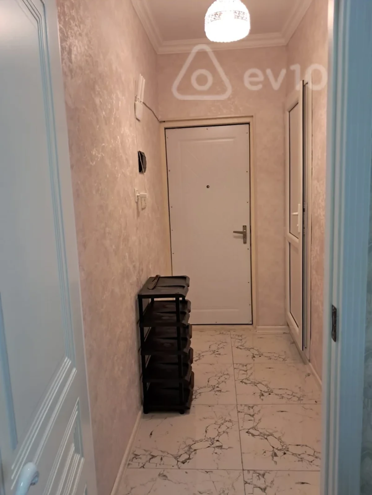 Kirayə verilir 2 otaqlı köhnə tikili 50 m²