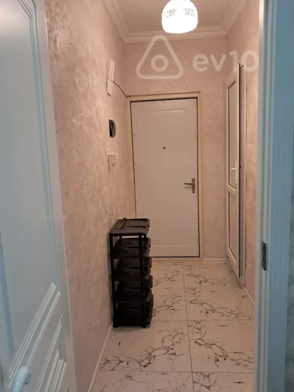 Kirayə verilir 2 otaqlı köhnə tikili 50 m²
