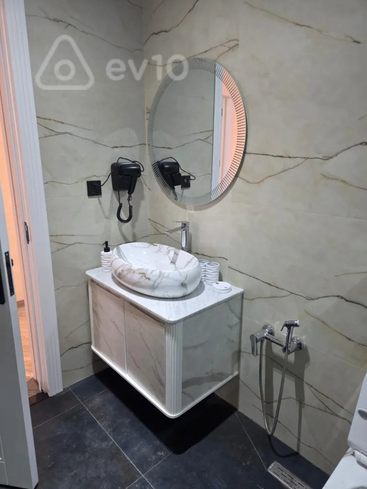 Satılır 4 otaqlı həyət evi 100 m²