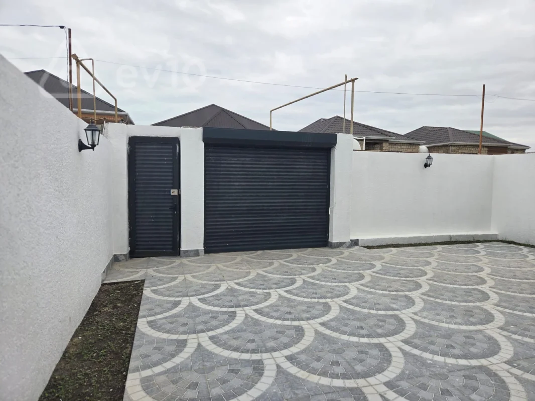 Satılır 4 otaqlı həyət evi 100 m²