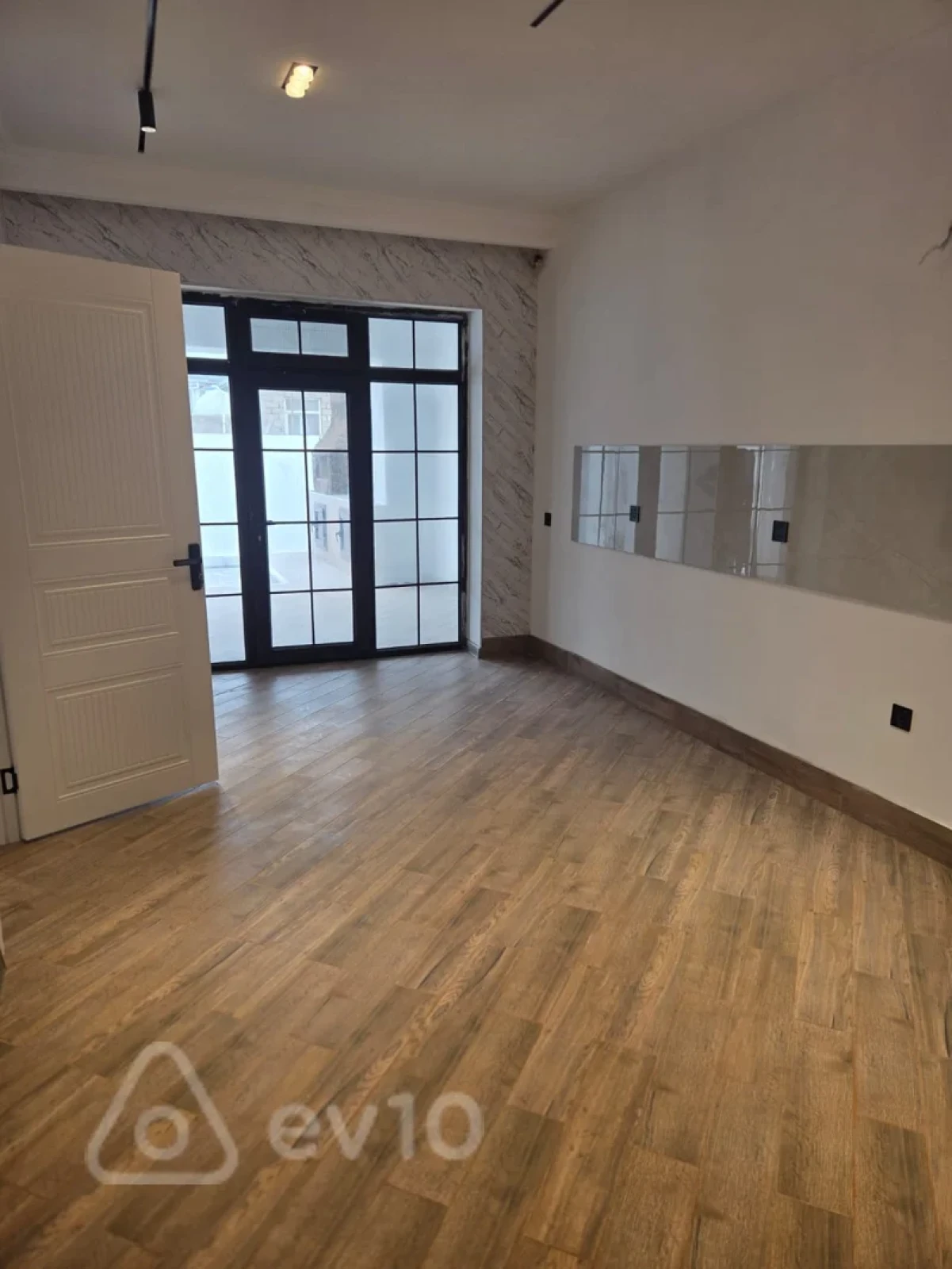 Satılır 4 otaqlı həyət evi 100 m²