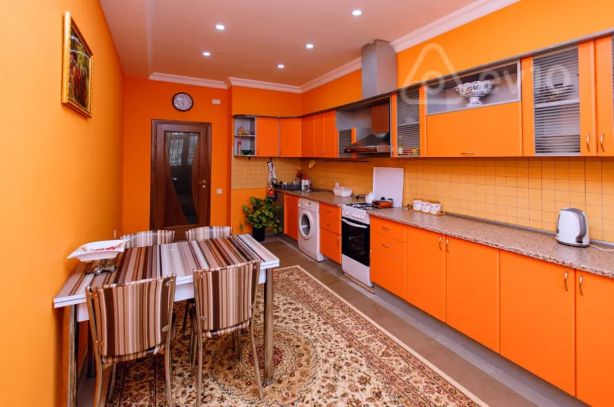 Kirayə verilir 3 otaqlı yeni tikili 120 m²