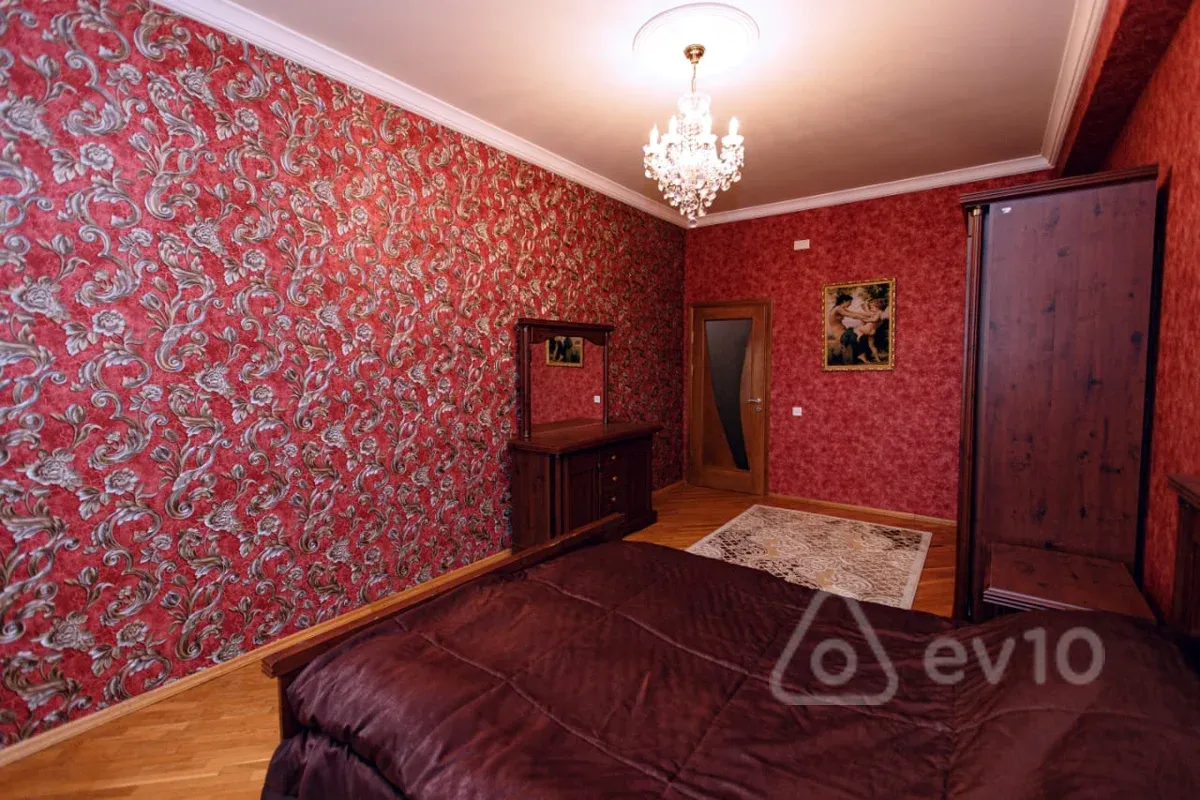 Kirayə verilir 3 otaqlı yeni tikili 120 m²