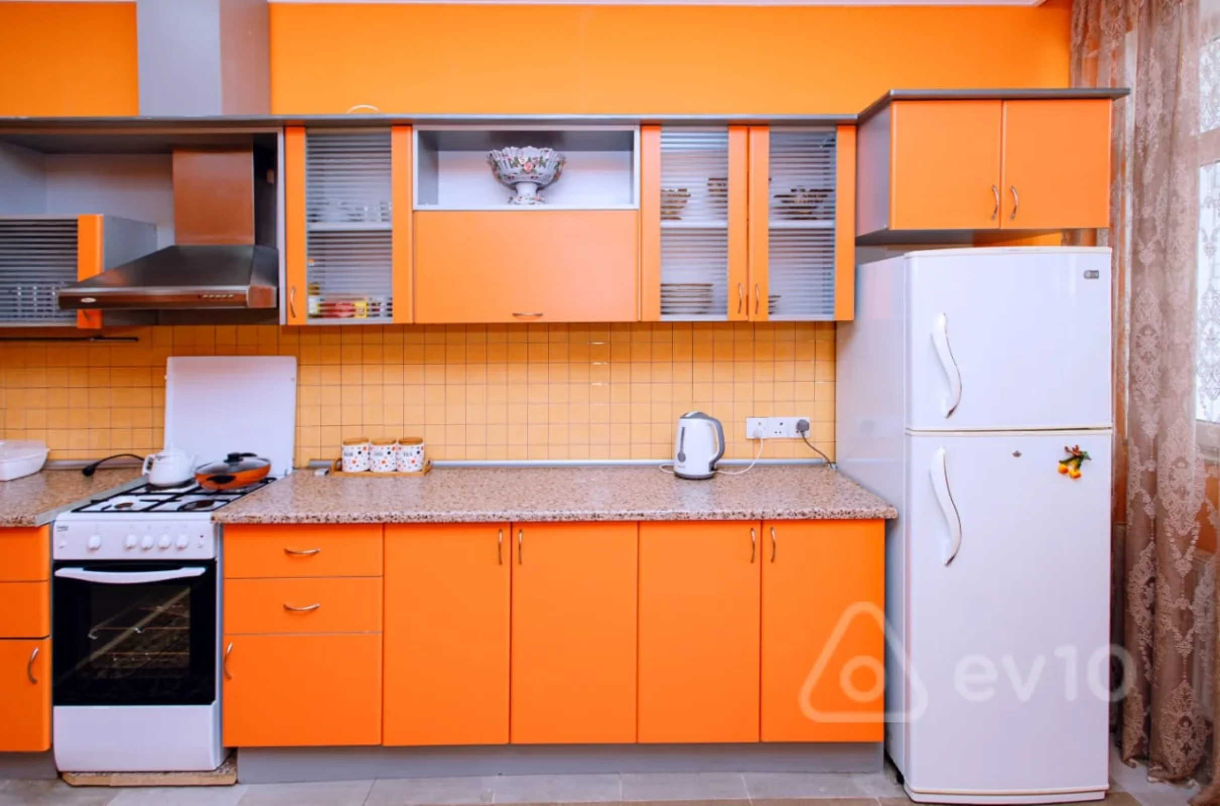 Kirayə verilir 3 otaqlı yeni tikili 120 m²