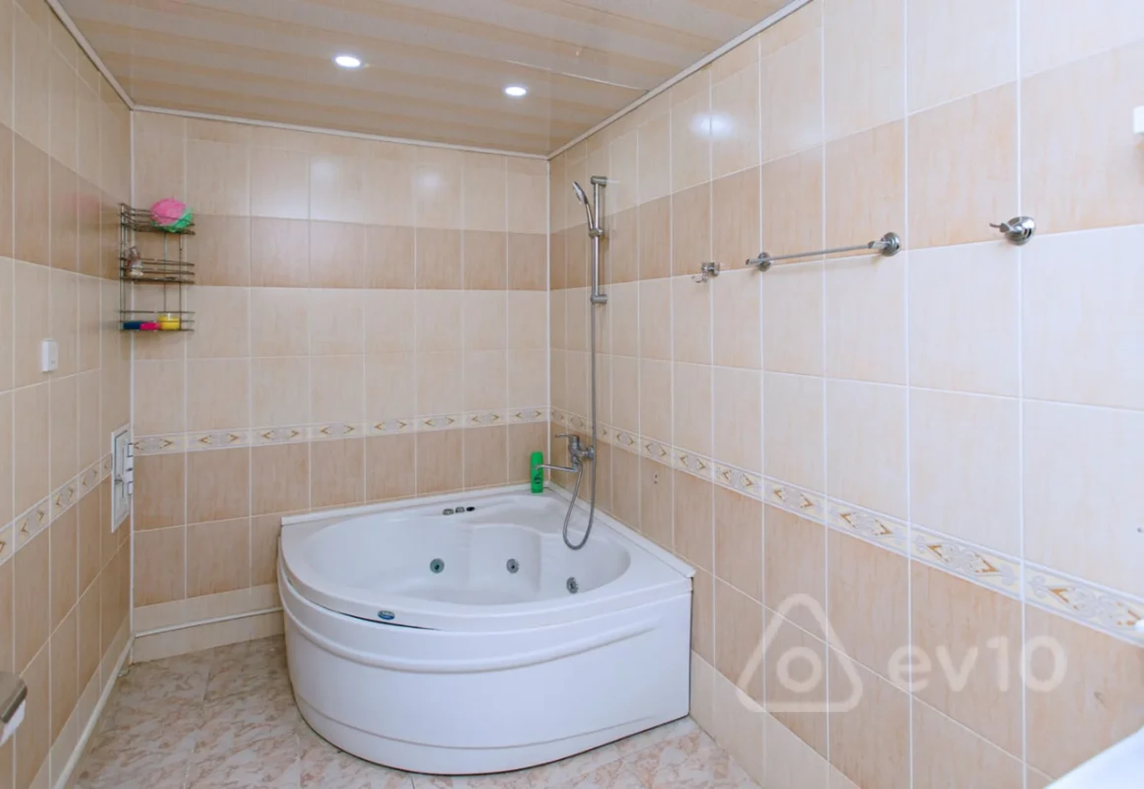 Kirayə verilir 3 otaqlı yeni tikili 120 m²