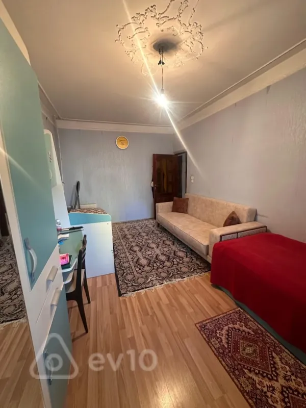 Satılır 3 otaqlı köhnə tikili 80 m²