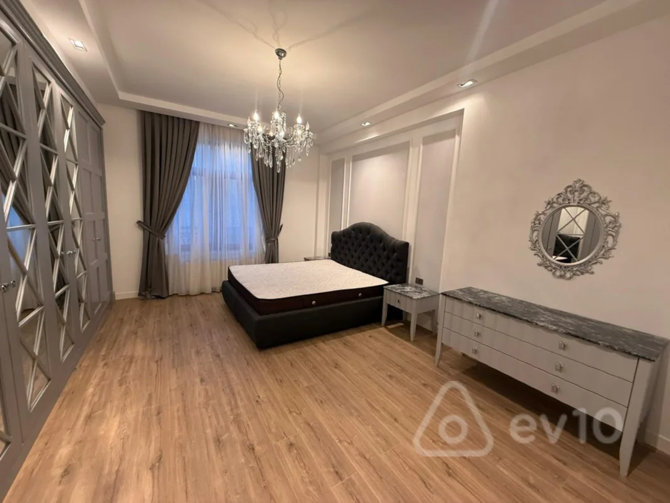 Satılır 4 otaqlı yeni tikili 155 m²
