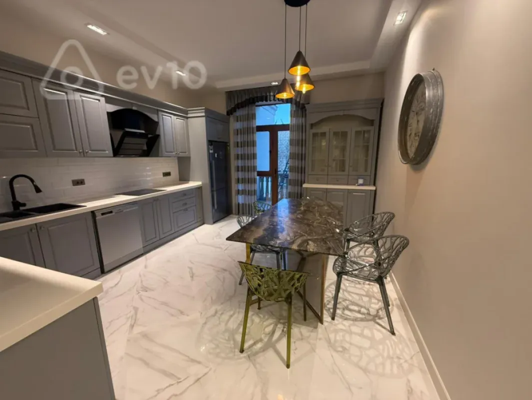 Satılır 4 otaqlı yeni tikili 155 m²