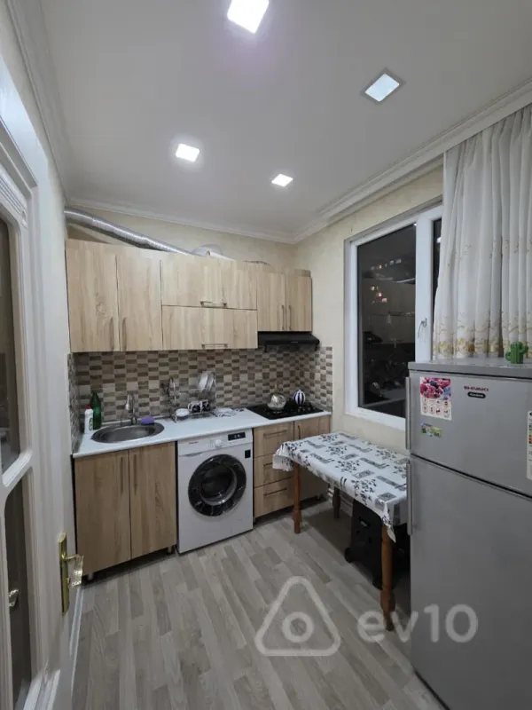 Kirayə verilir 2 otaqlı köhnə tikili 55 m²