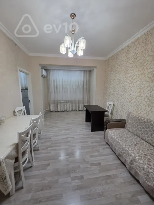 Kirayə verilir 2 otaqlı köhnə tikili 55 m²