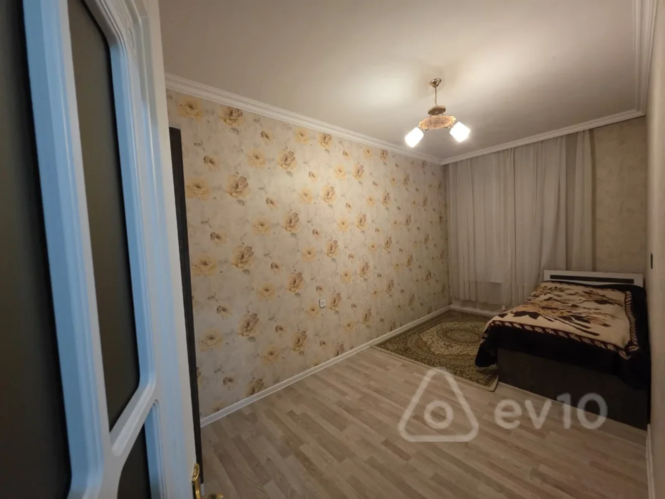 Kirayə verilir 2 otaqlı köhnə tikili 55 m²