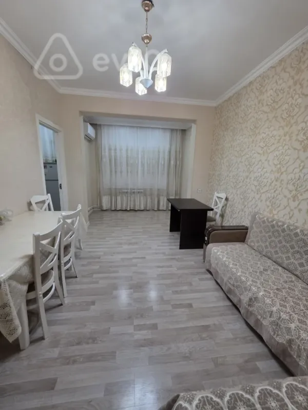 Kirayə verilir 2 otaqlı köhnə tikili 55 m²