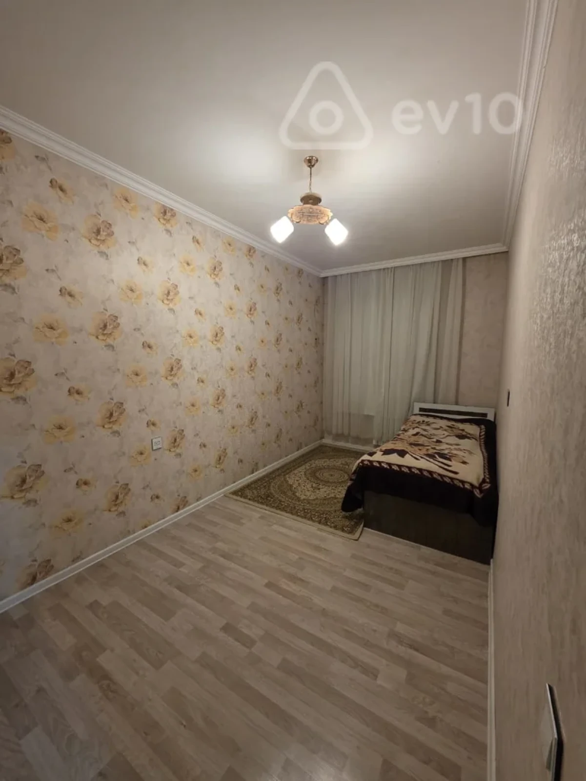 Kirayə verilir 2 otaqlı köhnə tikili 55 m²