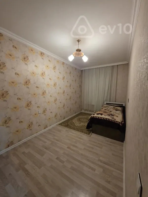 Kirayə verilir 2 otaqlı köhnə tikili 55 m²