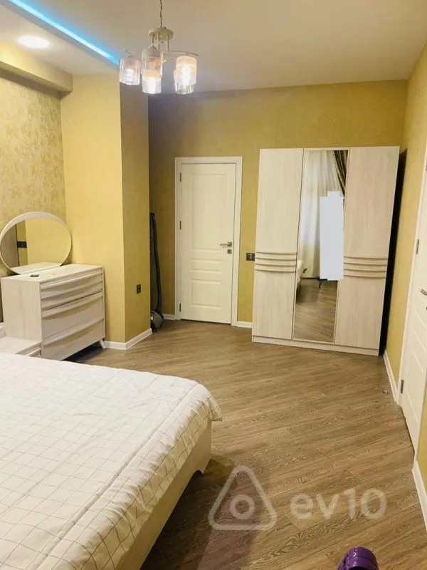 Kirayə verilir 3 otaqlı yeni tikili 110 m²