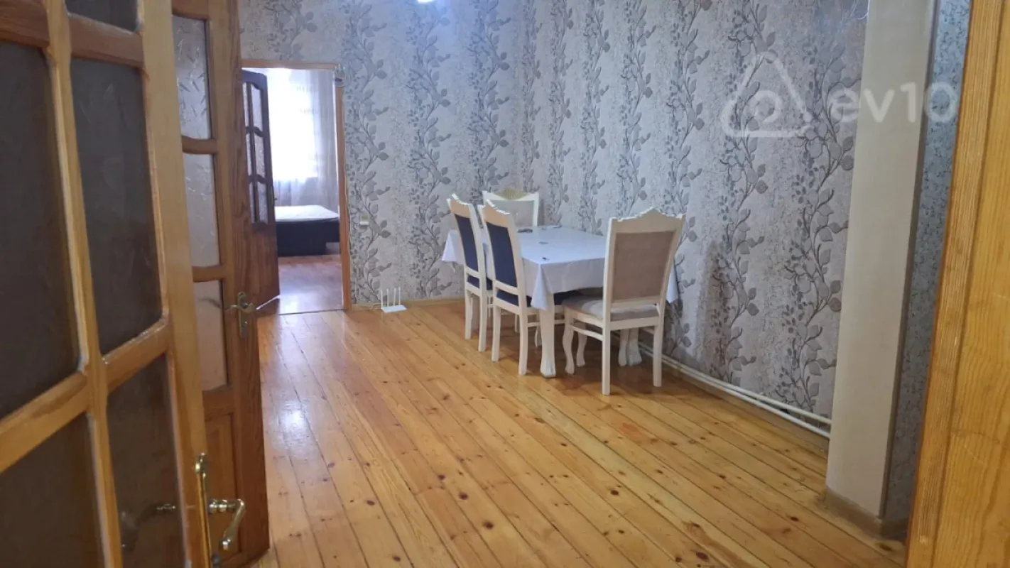 Kirayə verilir 3 otaqlı köhnə tikili 75 m²