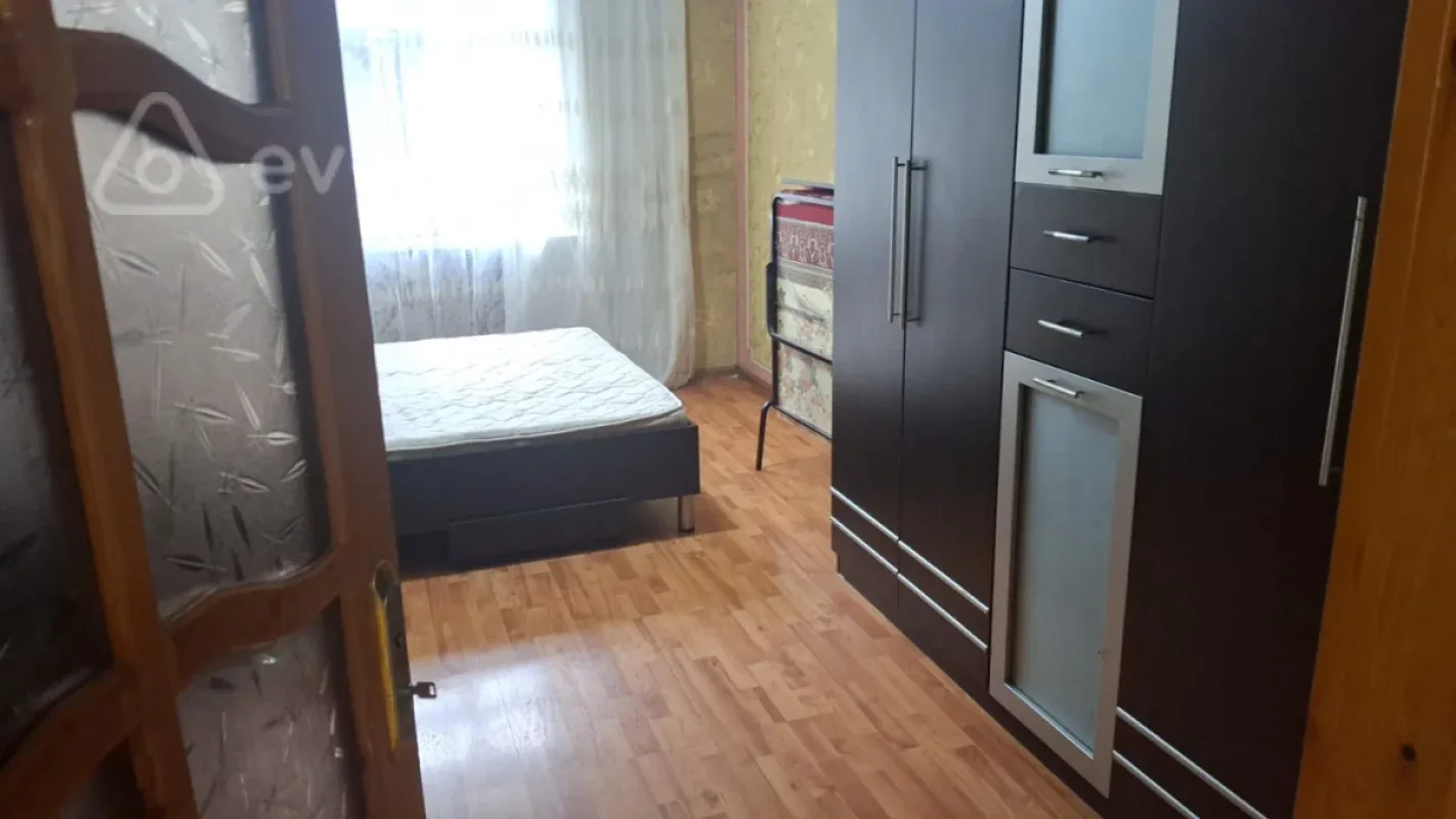 Kirayə verilir 3 otaqlı köhnə tikili 75 m²