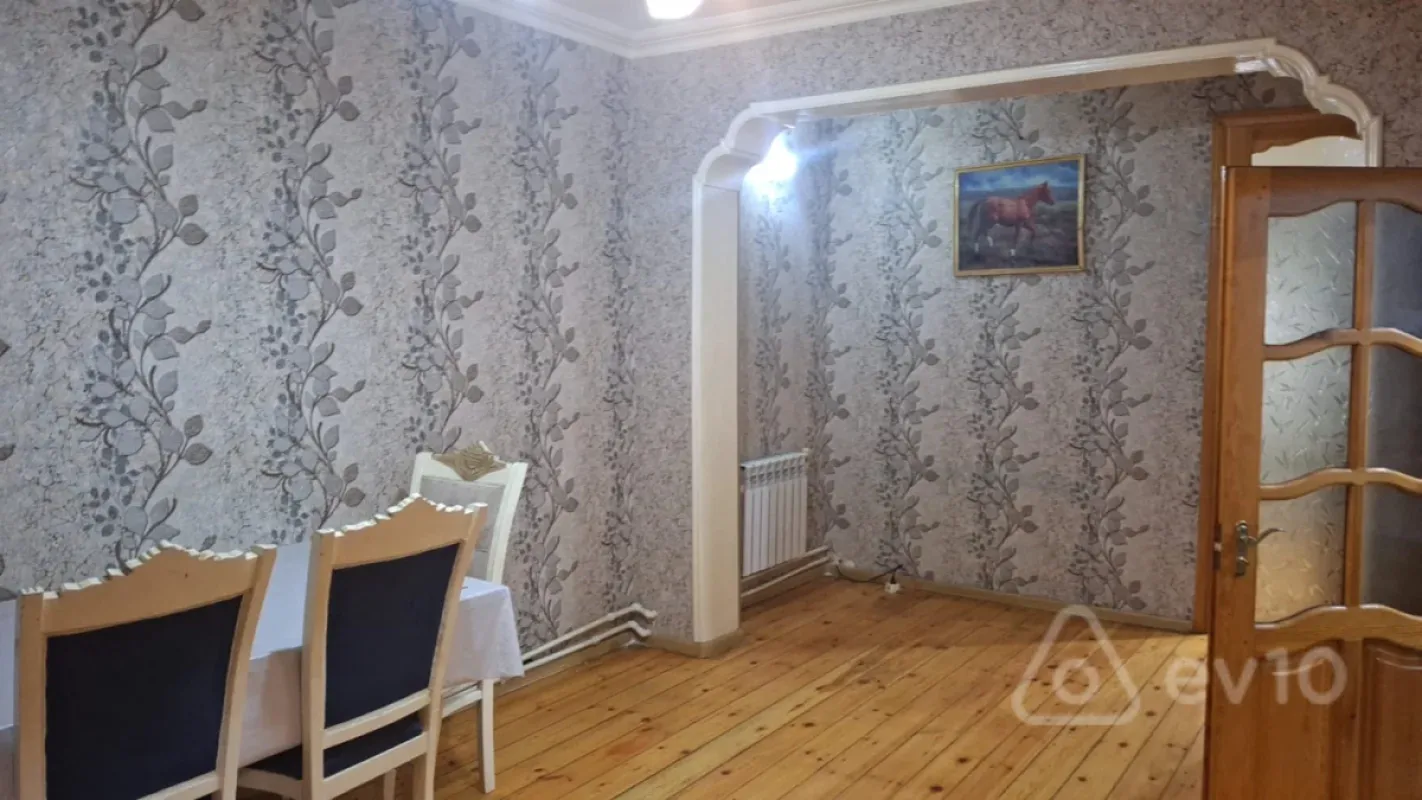 Kirayə verilir 3 otaqlı köhnə tikili 75 m²