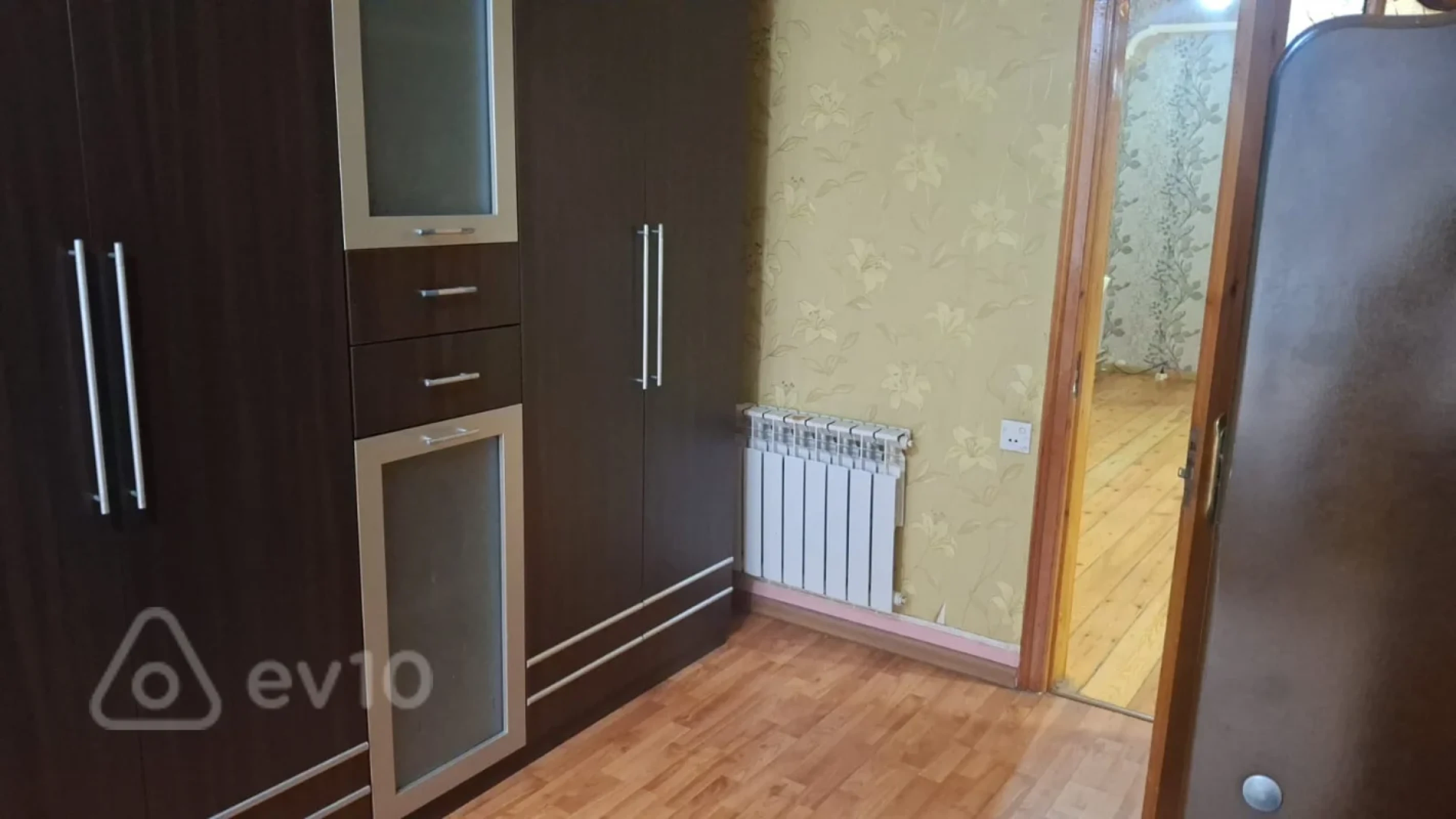 Kirayə verilir 3 otaqlı köhnə tikili 75 m²