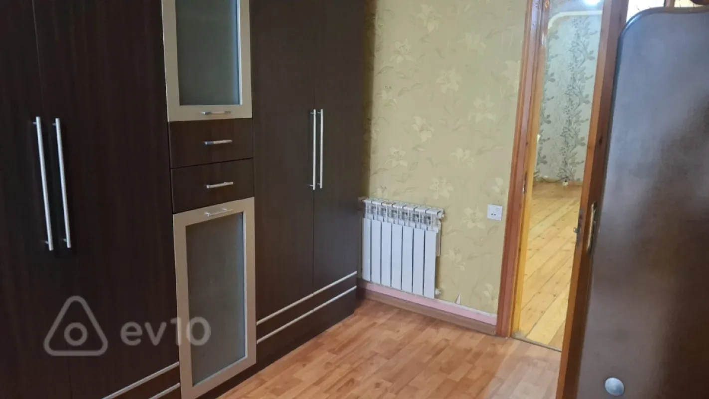 Kirayə verilir 3 otaqlı köhnə tikili 75 m²